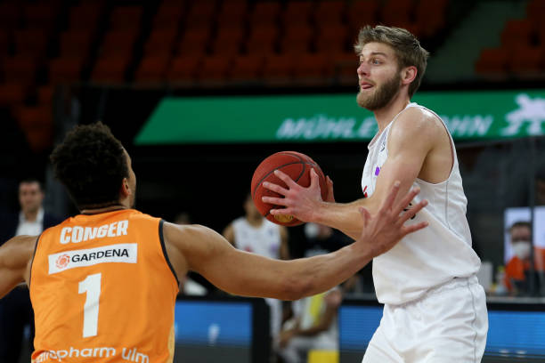 进攻型边锋 进攻型边锋